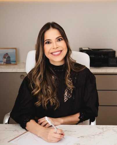 A Dra. Ana Caroline Dias é responsável pelo atendimento em saúde mental no Instituto Vieira, com acompanhamento voltado a adolescentes e adultos