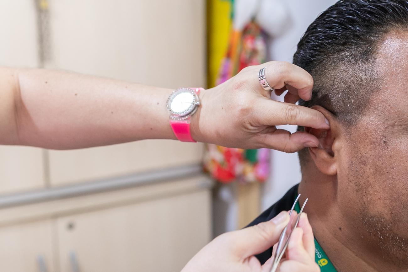 Cuiabá oferece auriculoterapia, reiki e outras terapias; veja como participar