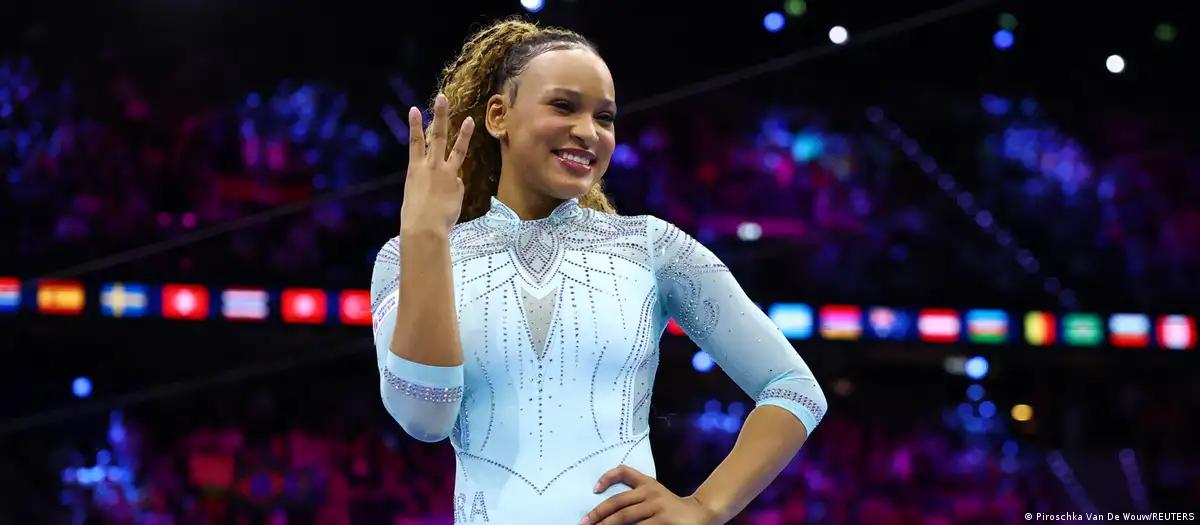 Rebeca Andrade conquista tricampeonato mundial no salto